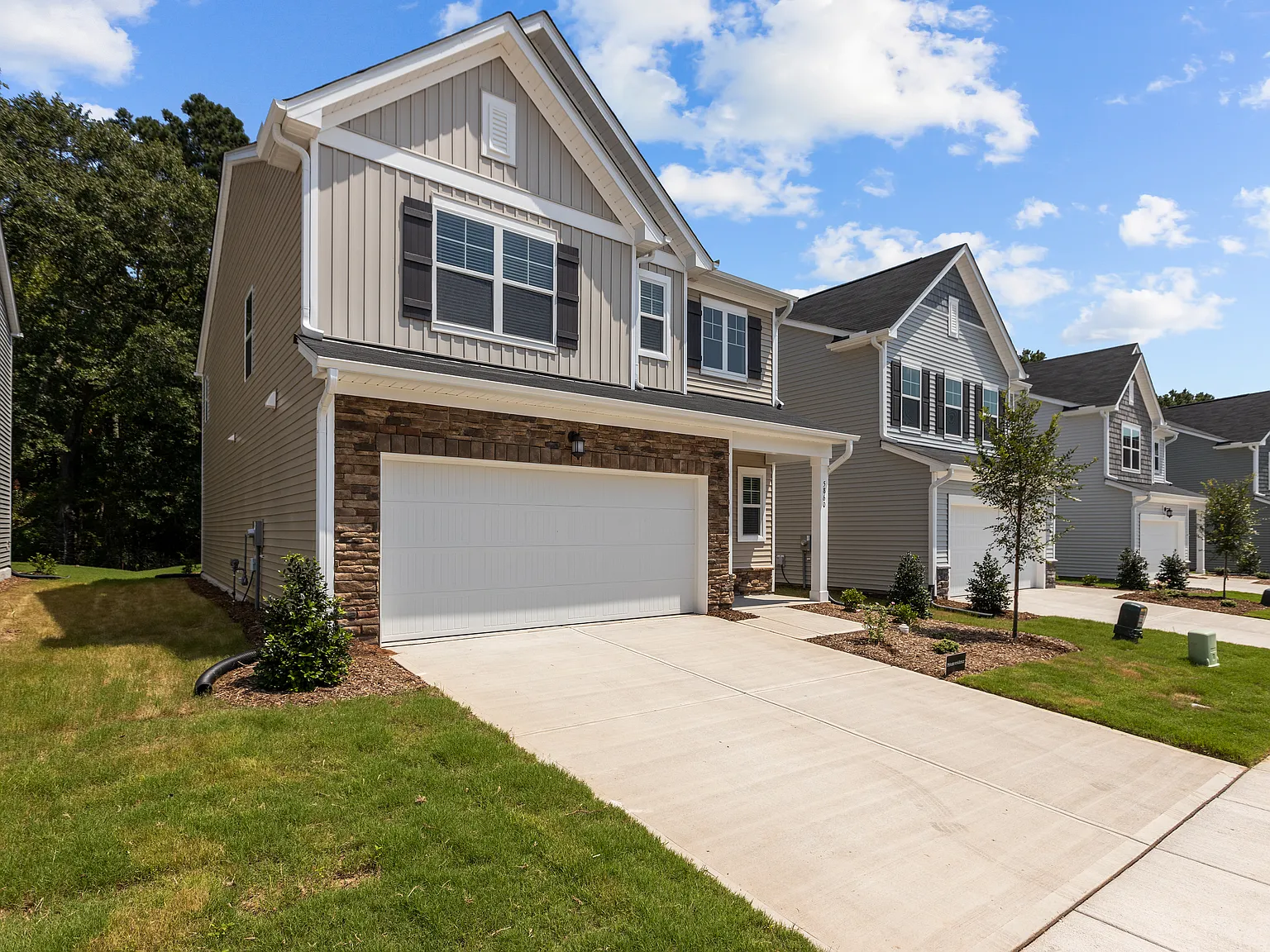 4 bed, 2134 sqft, $2,348 — Photo 2
