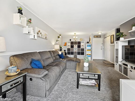 3rd image of 1101 S Hunt Club Dr APT 404
