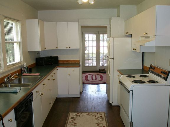 3rd image of 813 Chester Ave