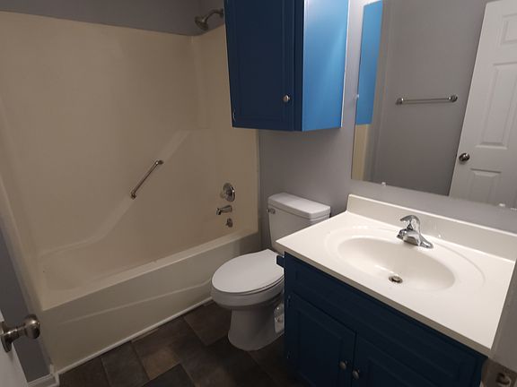 5th image of 809 NW Mock Ave #B