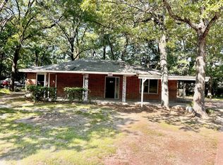 379 E Golden Oaks Dr, Mabank, TX 75156
