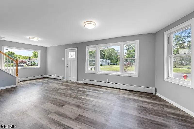 3 bed, 3.0 bath, $4,200 — Photo 4