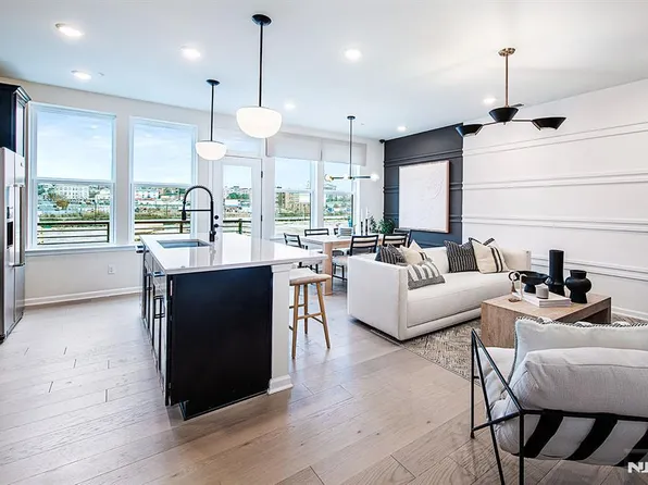 400 Sycamore St #405, Bloomfield, NJ 07003