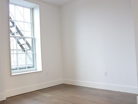 3rd image of 473 Park Pl #67R
