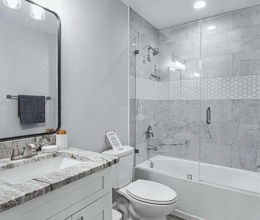 4th image of 3911 NW 40 LN