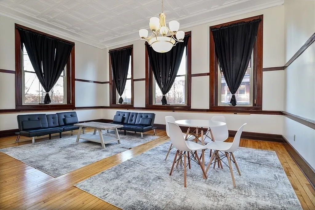 2 bed, 1.0 bath, 1100 sqft, $2,200 — Photo 4