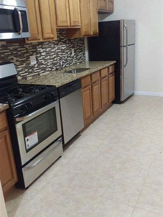 2nd image of 279 Forrest St #2
