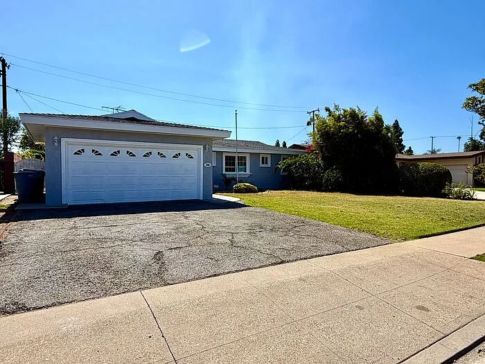 150 N Forestdale Ave — Photo 2