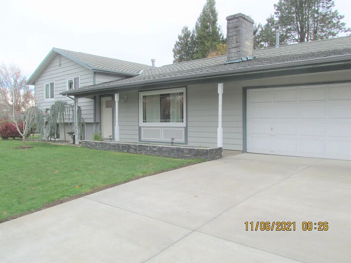 Large home on .26 acre Lot ! 4 BR 2 bth + garage + shed _+ AC ~ Great Neighborhood ! — Photo 2