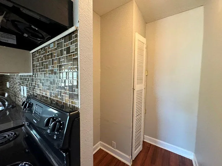 600 Seminole Rd — Photo 11