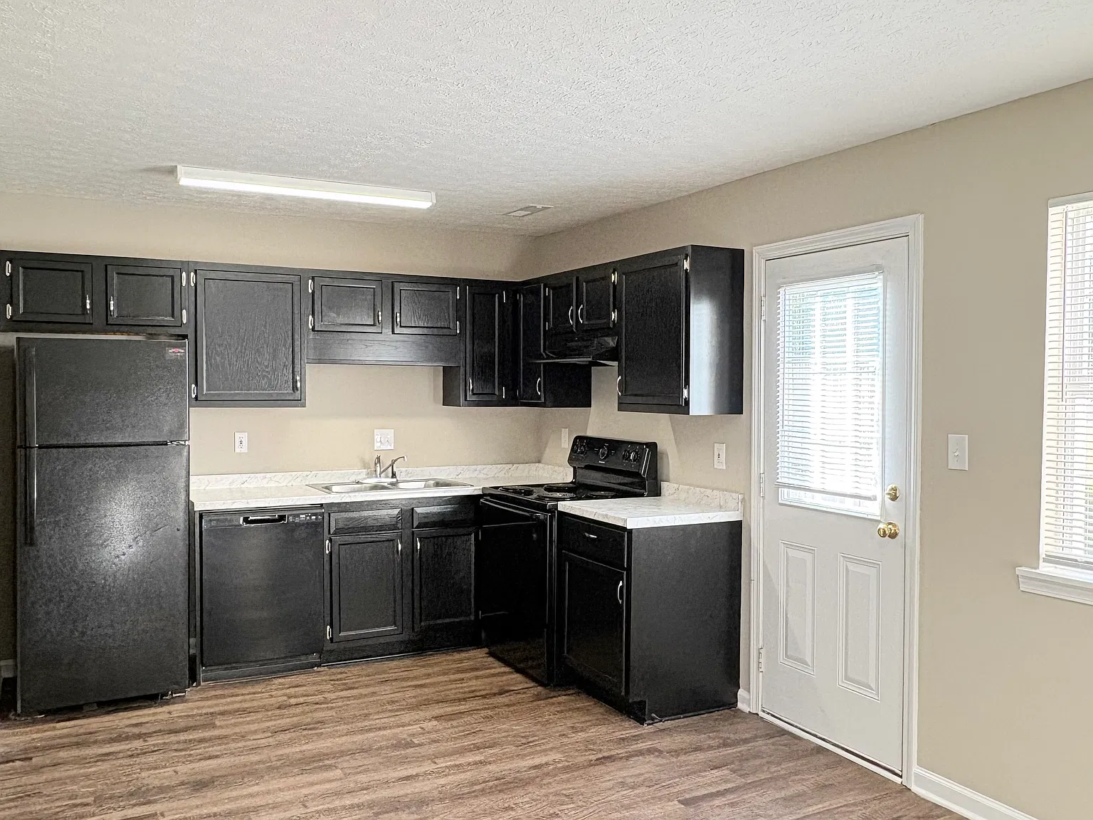 3 bed, 1250 sqft, $1,050 — Photo 3