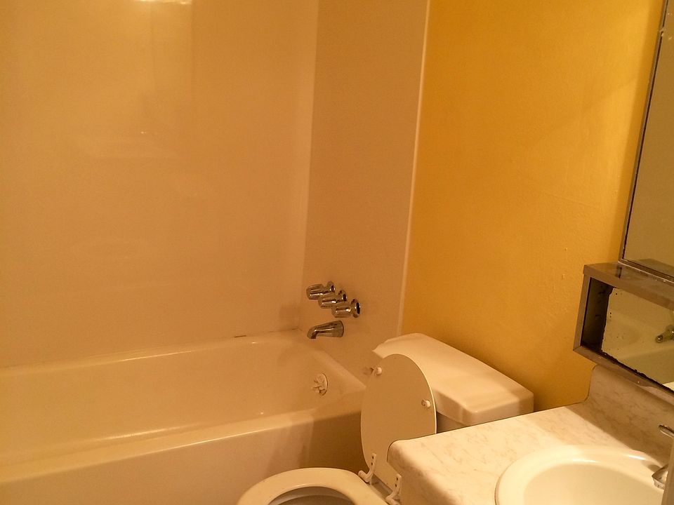 2nd image of 105 Raspberry St APT D