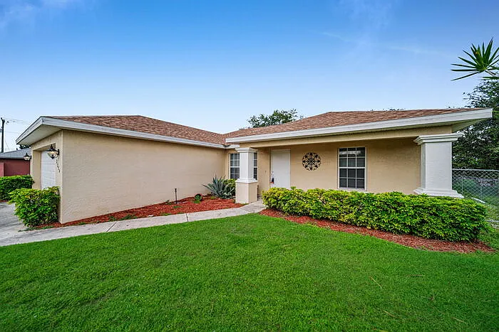 3 bed, 2.0 bath, 1408 sqft, $1,900 — Photo 4