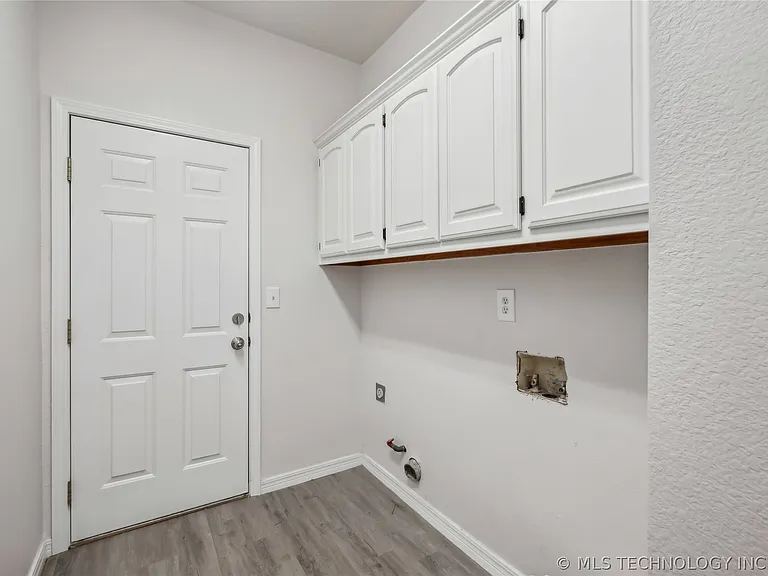 4308 W Broadway Ave N — Photo 17