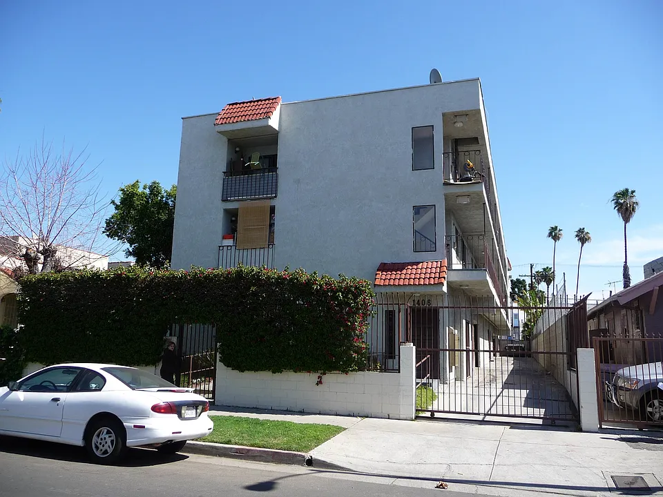 1406 N Serrano Ave #206