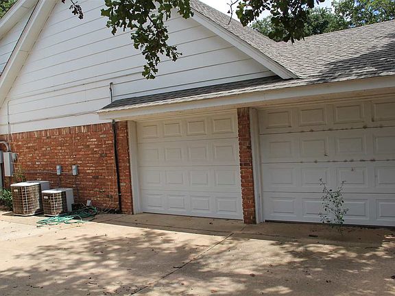 3rd image of 119 Oakwood Dr