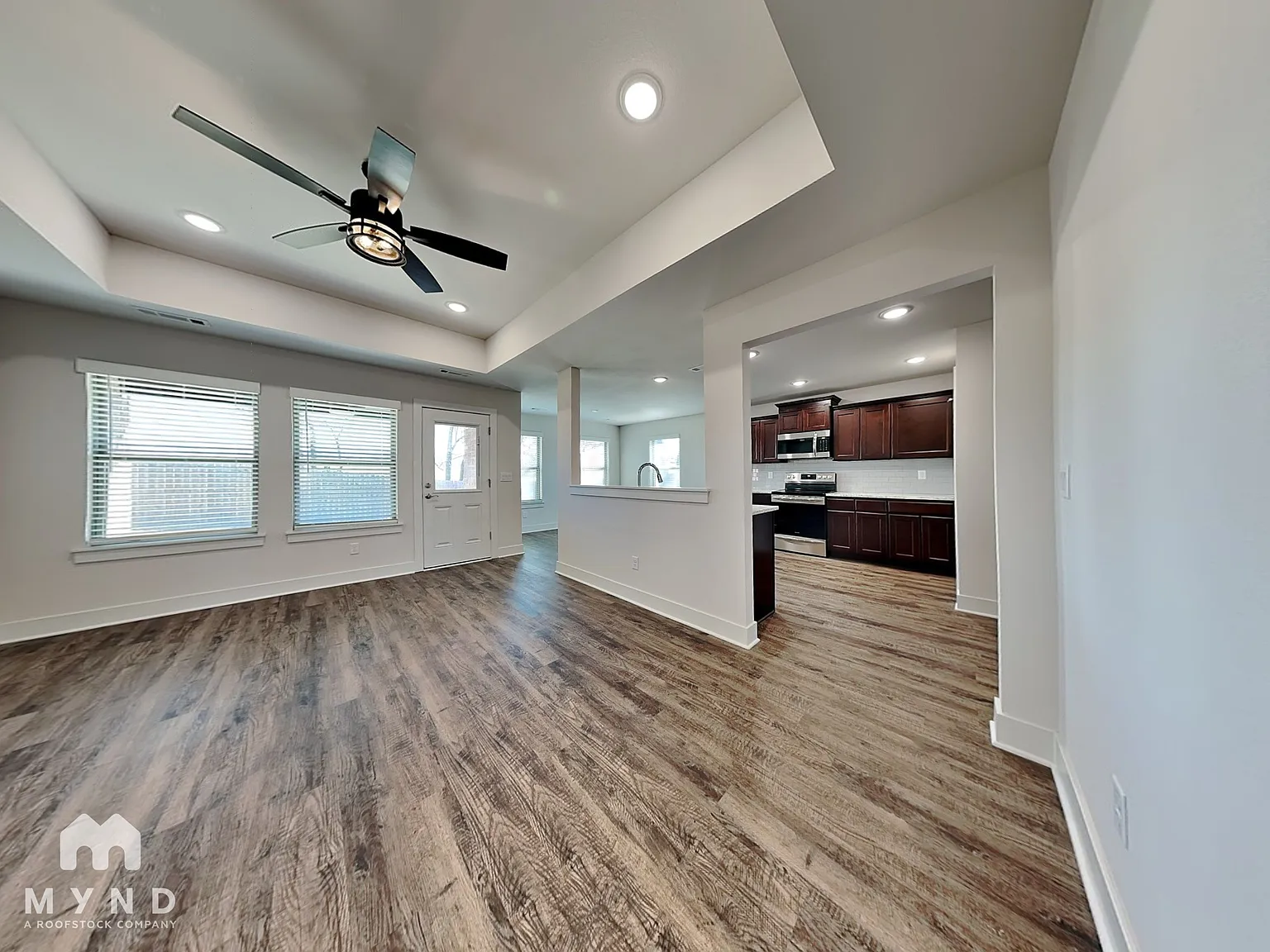 3 bed, 2.0 bath, 1405 sqft, $1,535 — Photo 2