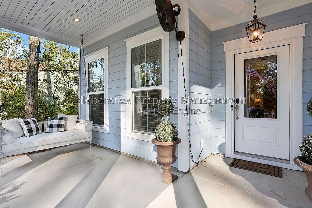 4 bed, 2.5 bath, 3158 sqft, $3,250 — Photo 2