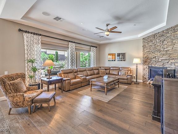 5th image of 2509 Chateau Napoleon Dr
