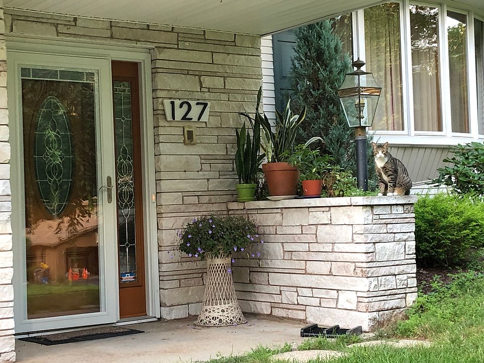 1st image of 127 Lakewood Cir S