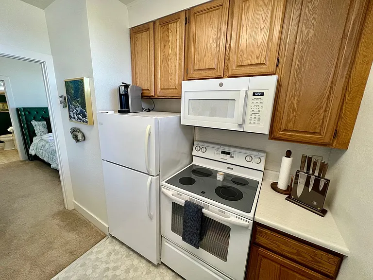 189 Evans Ave — Photo 22