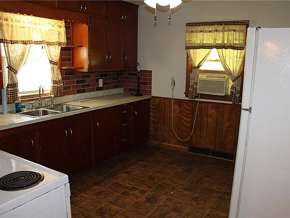 3rd image of 123 E Atkinson Ave