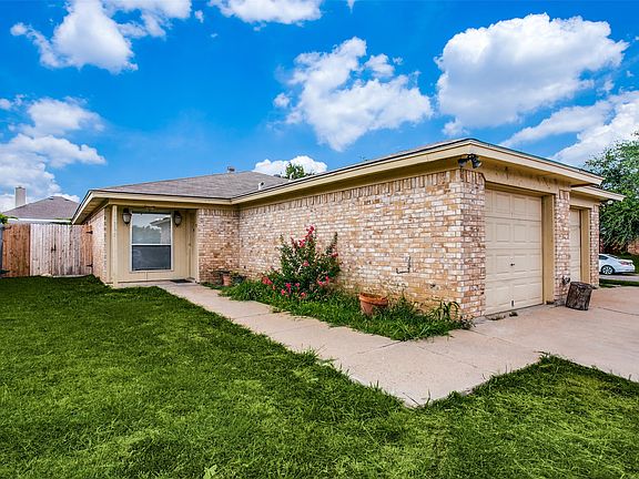 2nd image of 3600 Hulen Park Cir