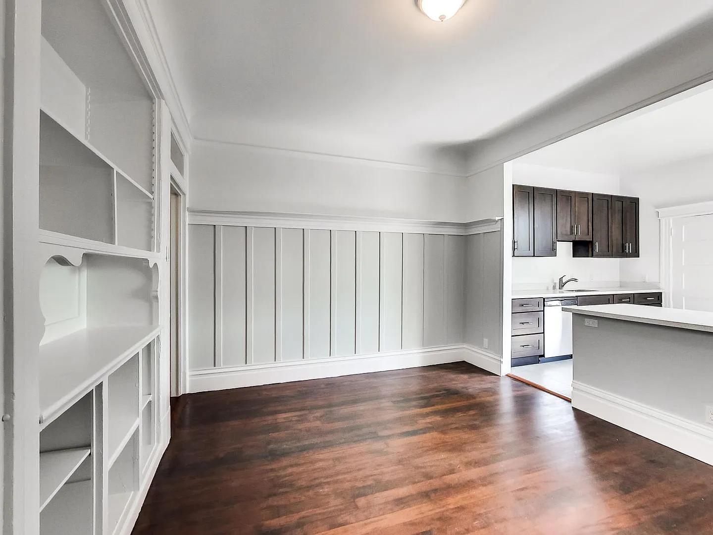 Bright, beautifully renovated, top floor 2BD/1BA with stainless steel appliances! — Photo 4