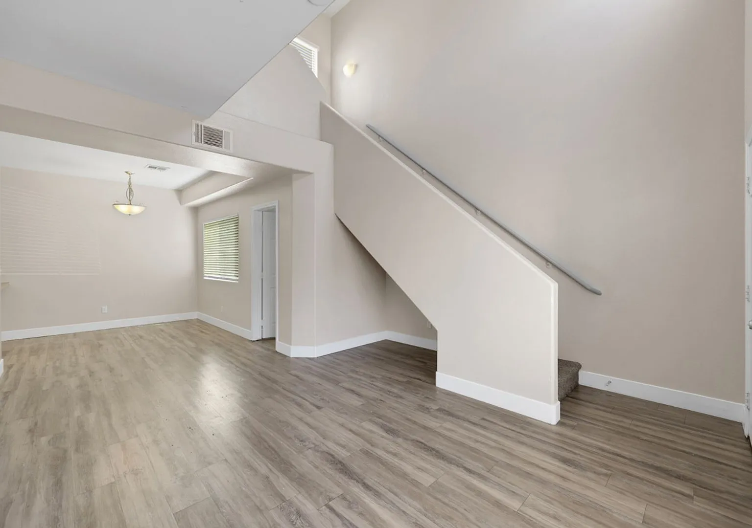 2 Bedroom townhome with attached 2 car garage — Photo 2