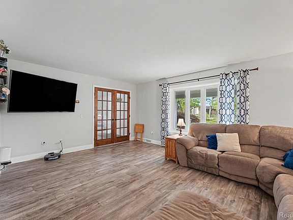 4th image of 9490 Steep Hollow Dr
