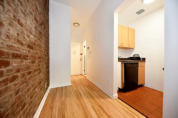 Rented by Buchbinder & Warren | media 3
