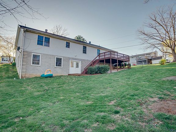 5th image of 702 Vista Dr