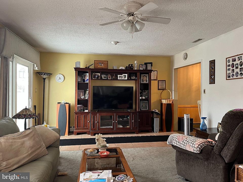 2nd image of 1807 Ellis Ave