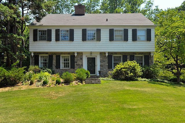 1st image of 1 Woodlea Ln