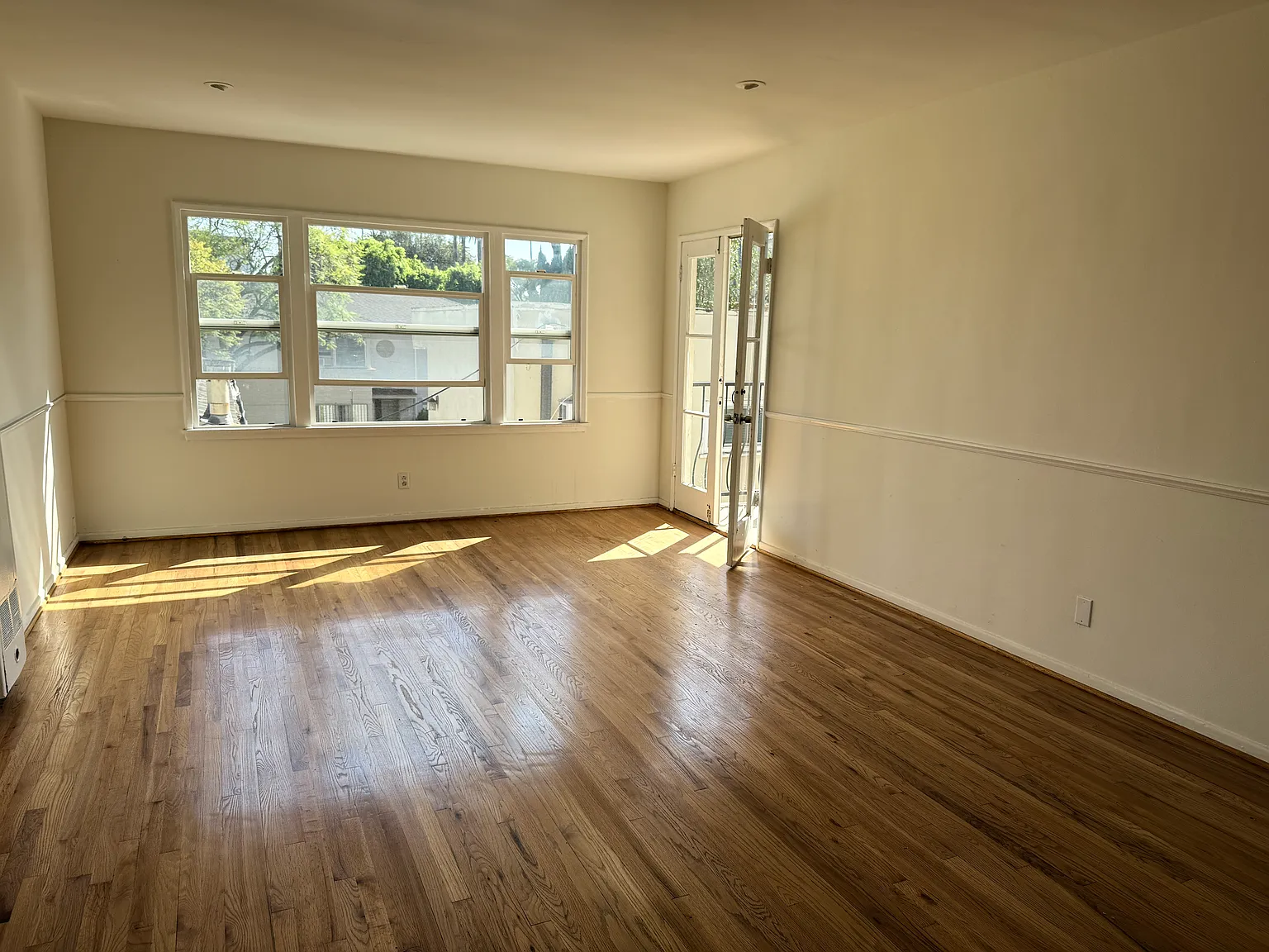 2 bed, 1.5 bath, 999 sqft, $3,200 — Photo 4