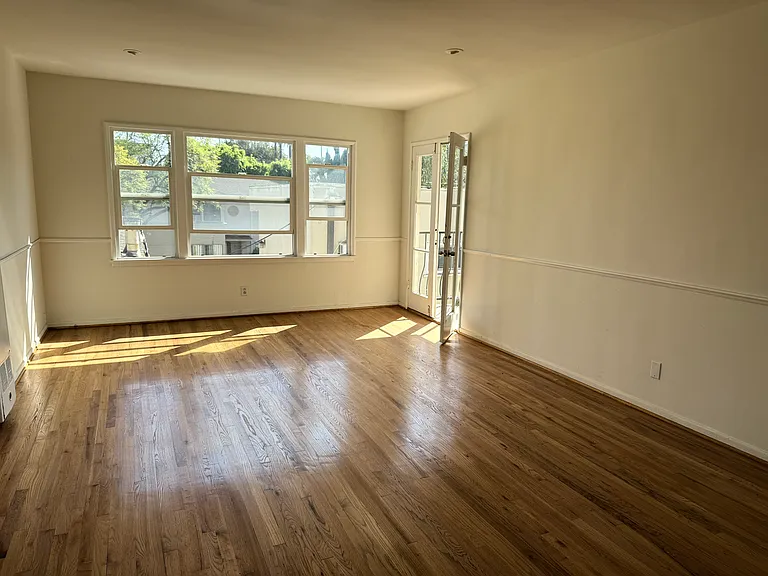 408 N Doheny Dr — Photo 4