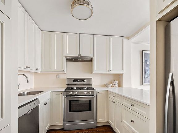 4th image of 366 W 11th St APT 7C