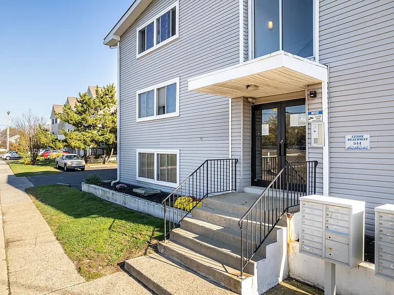 544 Beachway #A1 — Photo 9