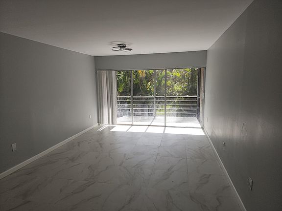 4th image of 485 N Pine Island Road #204a