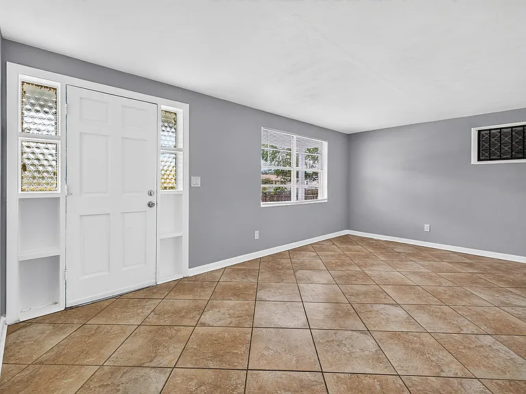 2516 Templewood Dr — Photo 6