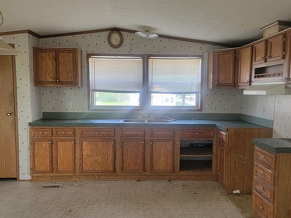 5th image of 230 N Leach Ave