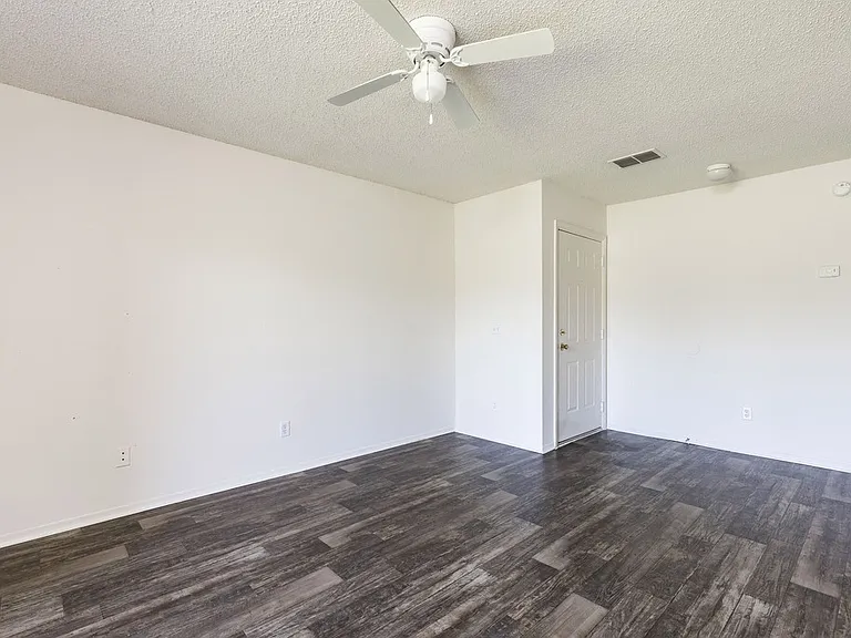 Pasco Woods Apartments — Photo 42