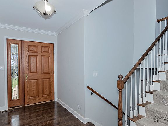 2nd image of 1070 Tamarack Ln