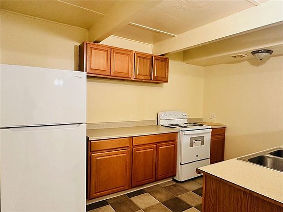 3rd image of 917 N 70th St