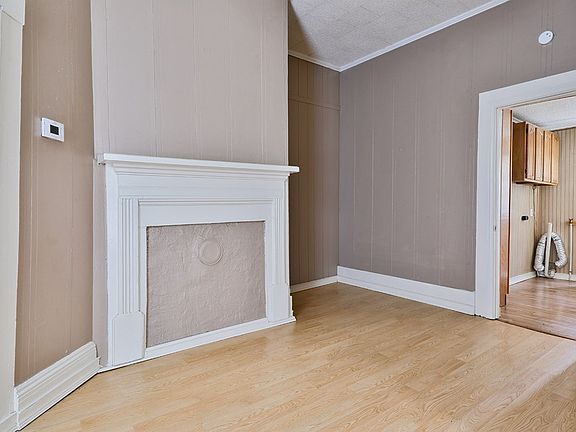 3rd image of 326 Evergreen St