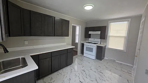 387 Blatchley Ave #1 Photo 1