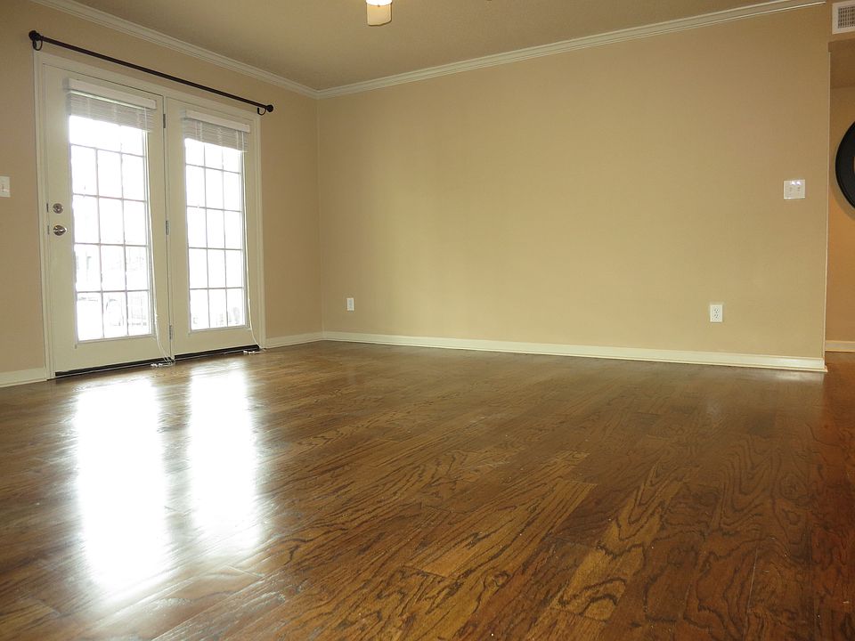 1st image of 120 15th St E APT 204