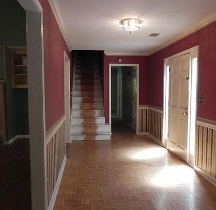 3rd image of 812 Pinehurst Dr