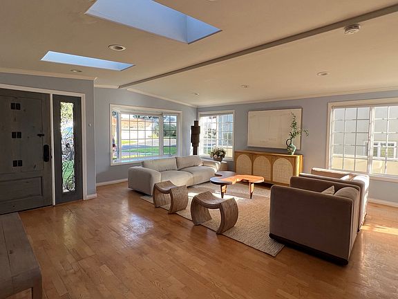 2nd image of 507 Avenida Largo