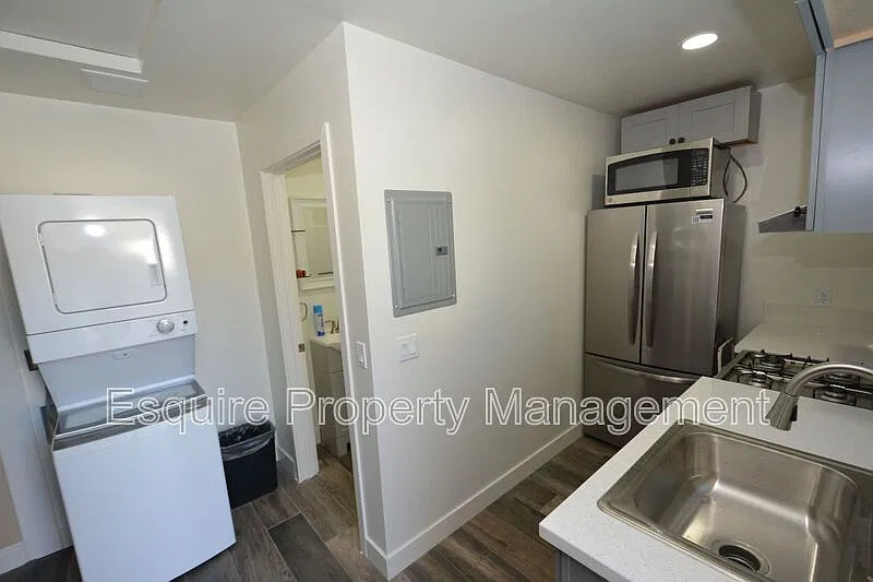 Studio, 1.0 bath, 298 sqft, $1,950 — Photo 4